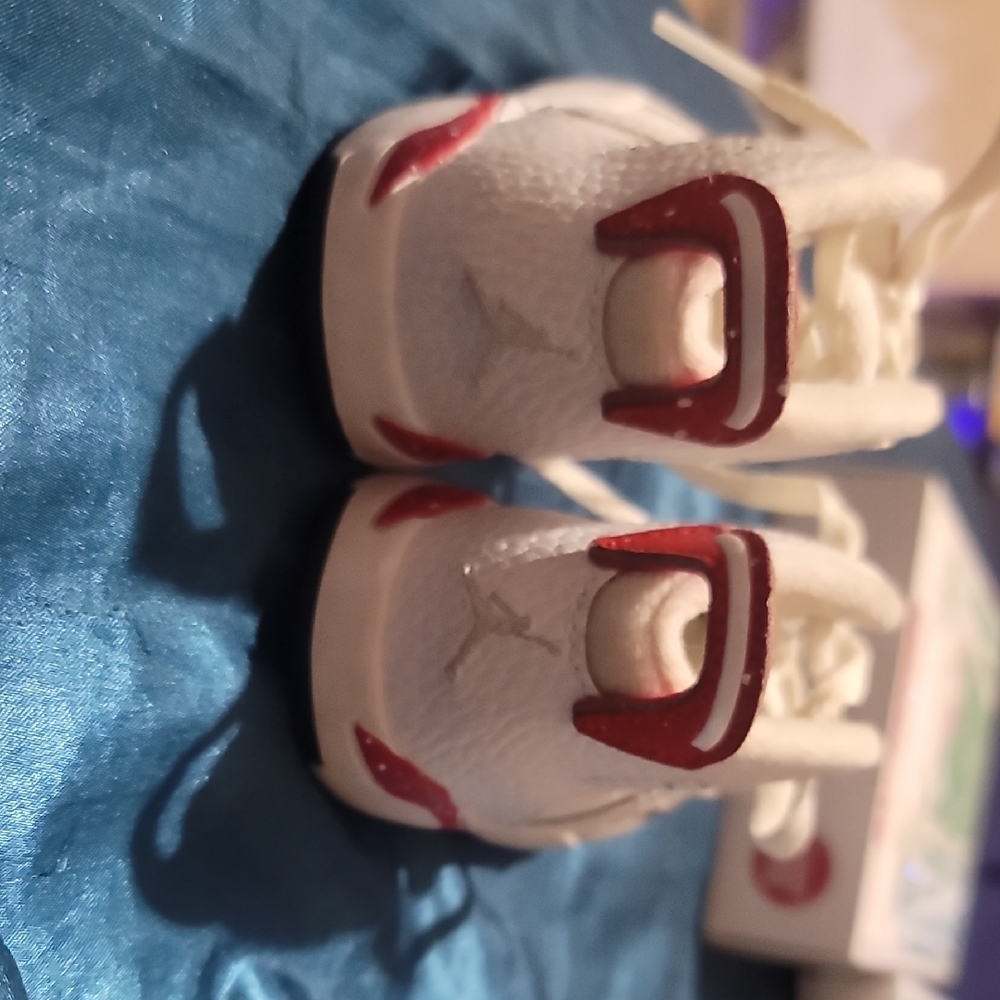 Jordan Kids White and Red Sneakers - Picture 2 of 4